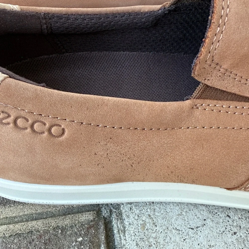 ECCO Men’s Cathum Moc Toe Slip on Sneaker. Light Brown. Size 39. NWT.